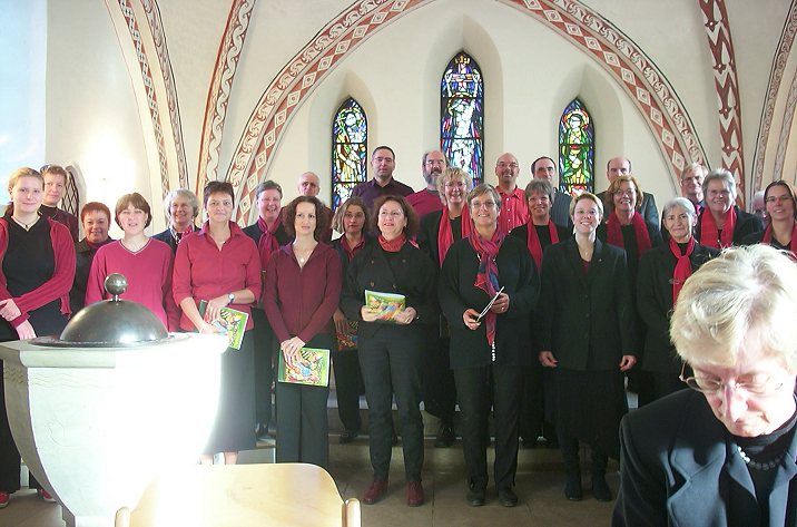 Der gro�e Chor im Altarraum der Arster Kirche